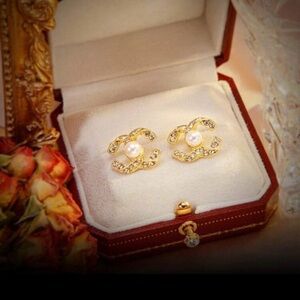 NWT Luxury Encrusted Criss-Cross Pearl Stud Earrings, Versatile C-Shaped